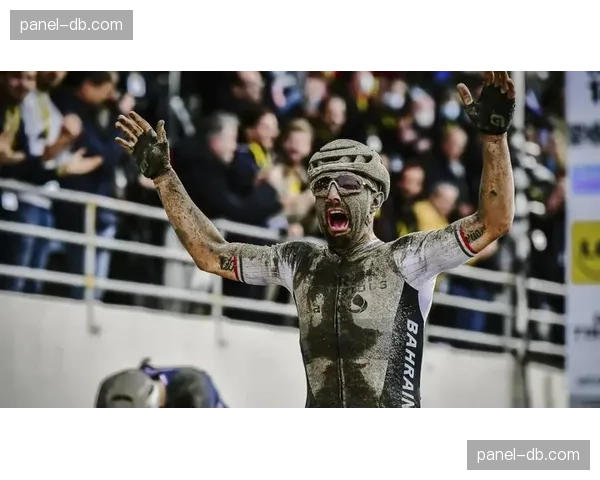 巴黎-鲁贝赛前，各车队在鲁贝竞技场进行最后适应性训练