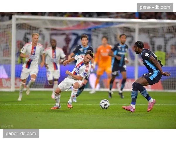 洛里昂门将屡献神扑，马赛全场28脚射门仅入3球，转化问题凸显